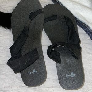 Sanuk Sandler. Never worn. Size 7.